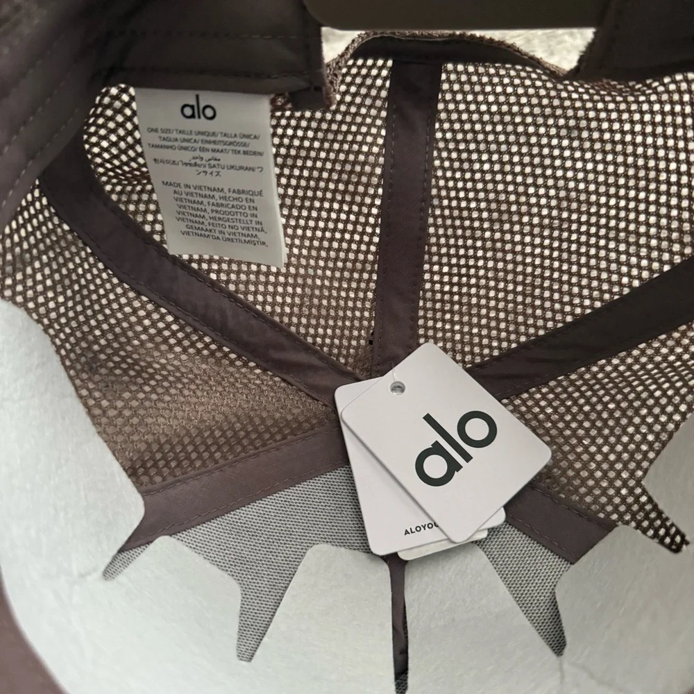 NWT ALO YOGA District Trucker Hat Mushroom
